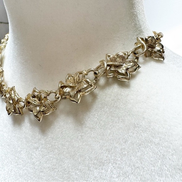 1950s Vintage Retro CORO Choker Necklace Pale Gold Plated Signed - Picture 6 of 12